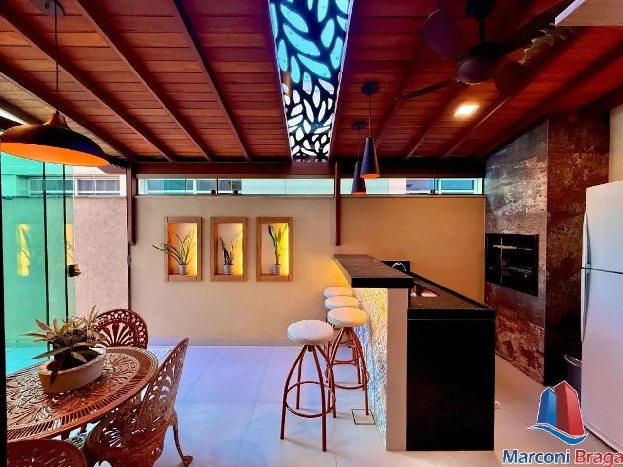 Apartamento à venda em Guarapari-ES, na Praia do Morro, com 3 quartos, 1 suíte e 100m² de  - Foto 2