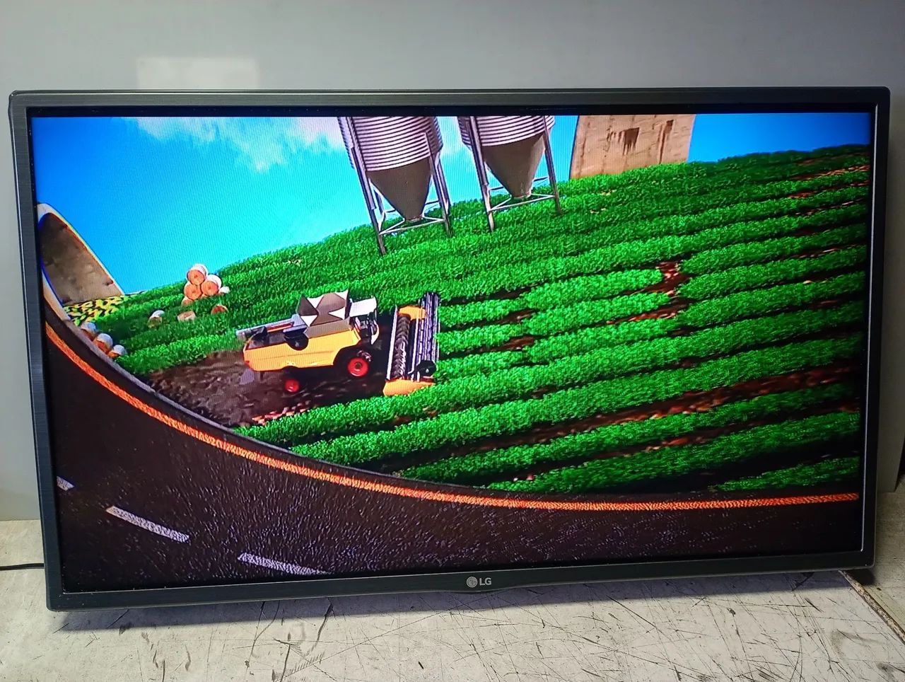 TV LG 32 lcd polegadas com conversor integrado funcionando perfeitamente 