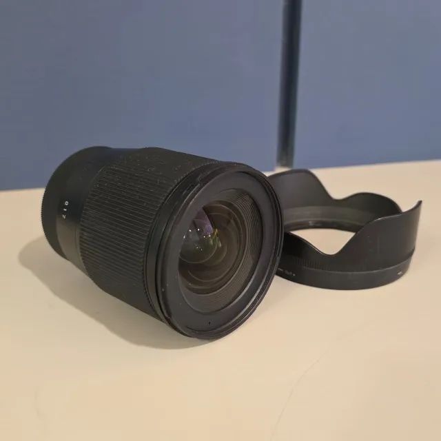 Lente Contemporary Sigma 16mm F/1.4 para Sony E-mount 