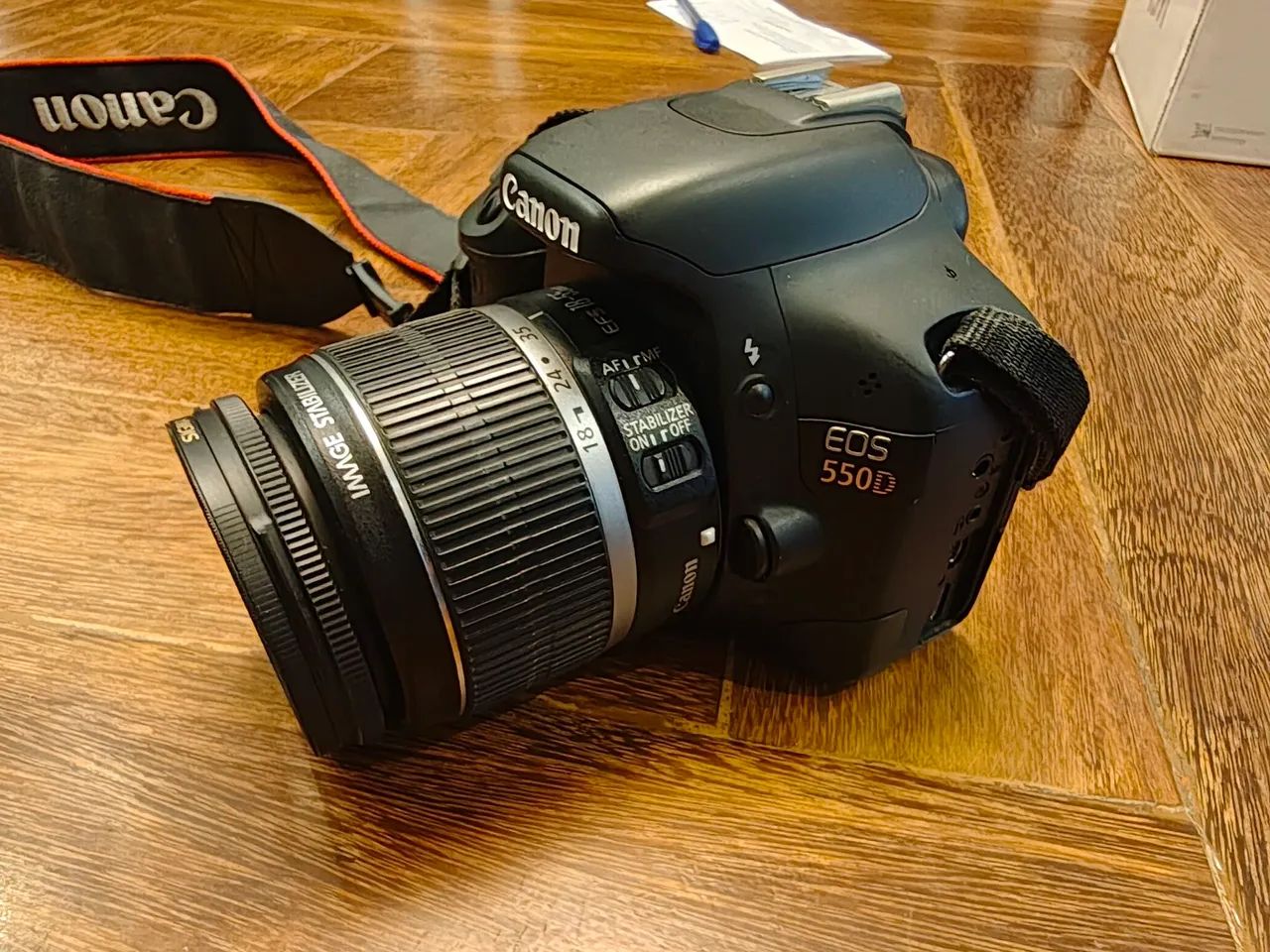 Câmera Canon EOS 550D com Lente 18-55mm