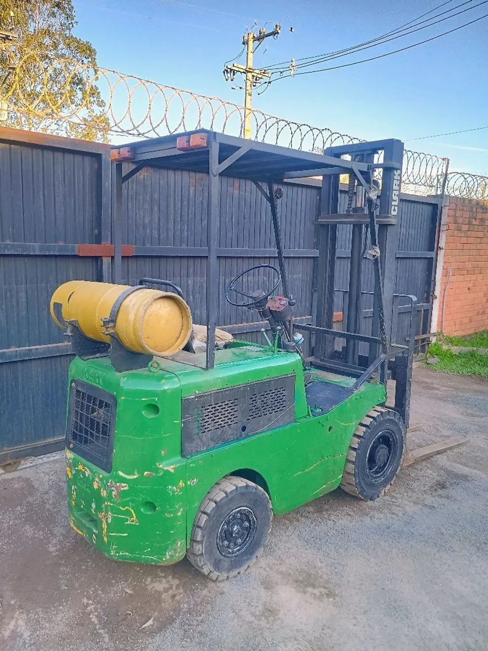 Empilhadeira Clark 2 Ton - Foto 2
