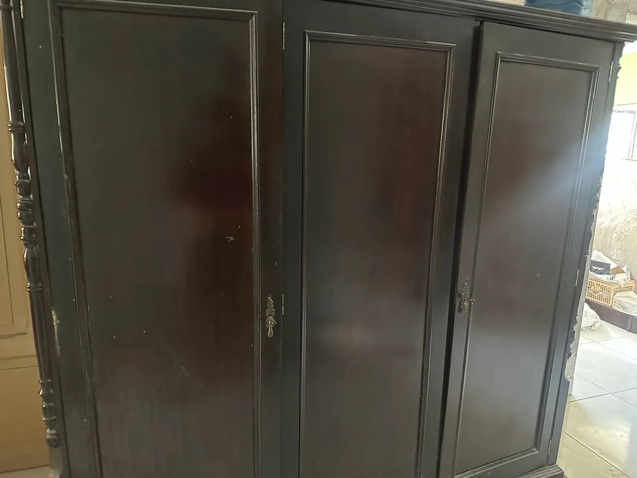 Colonial Wardrobe64312003296001122