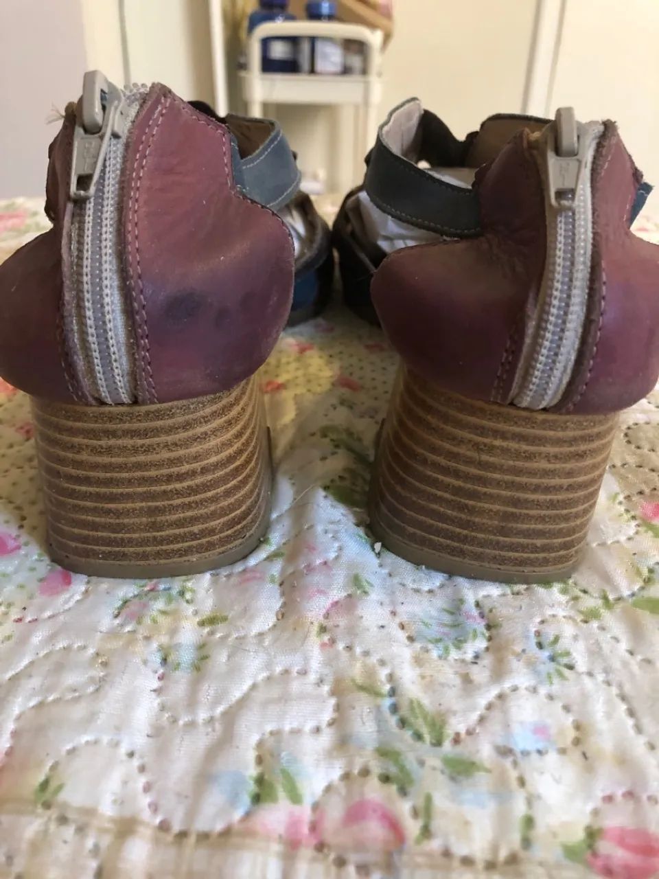 Sapatos Femininos Coloridos - Foto 4