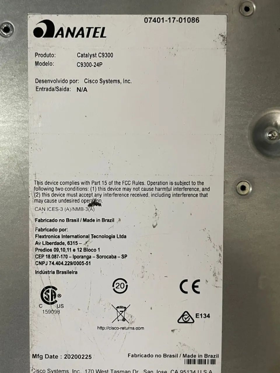 Switch Cisco Catalyst 9300 24x1G PoE+  8x10G SFP+ Uplink  - Foto 2