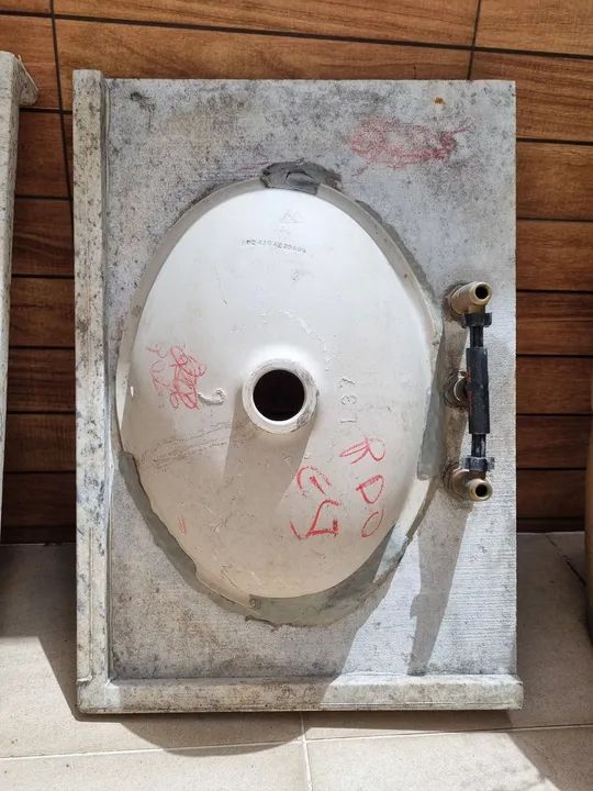 Pia em granito, com cuba e torneira - Foto 2