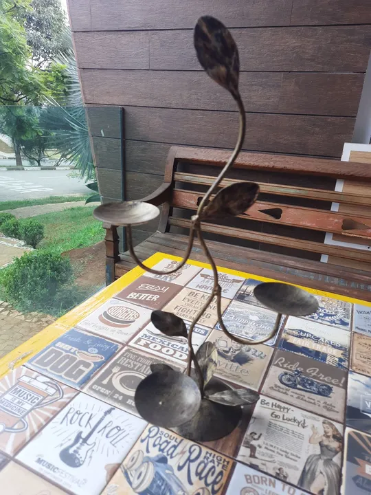 Castiçal de Ferro em Formato de Planta
