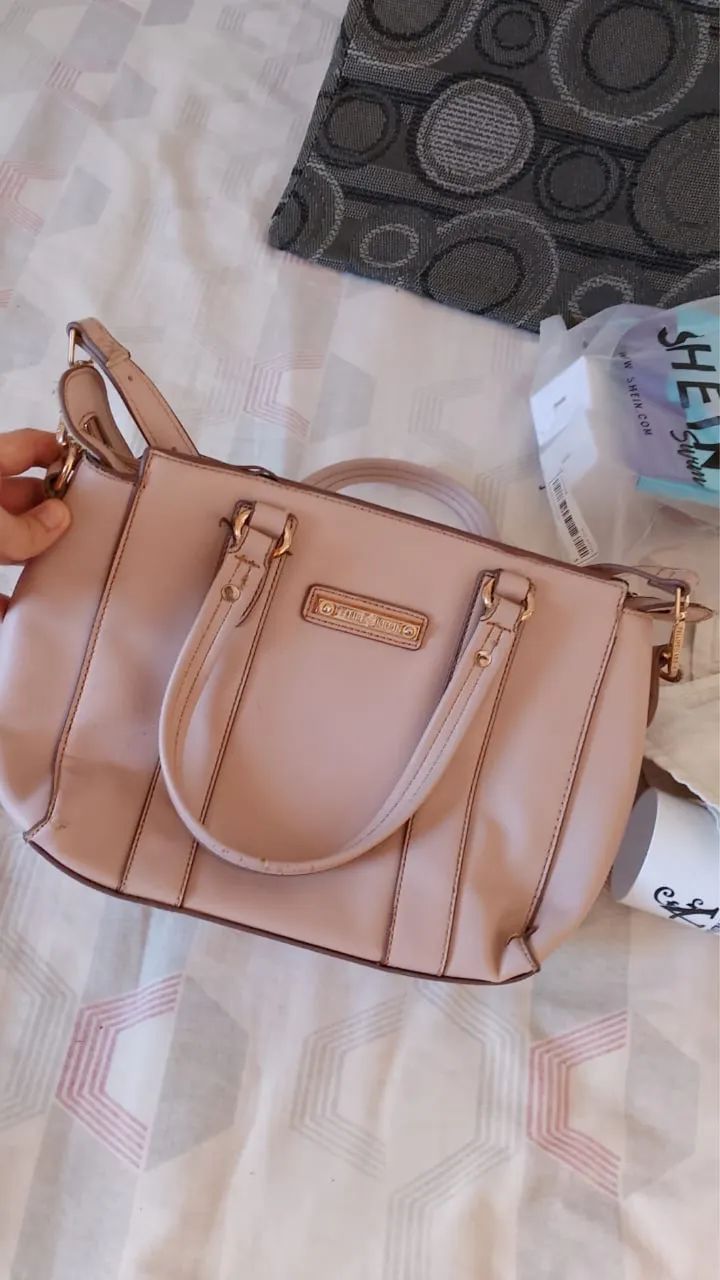 BOLSAS MÉDIAS POR APENAS 35 REAIS