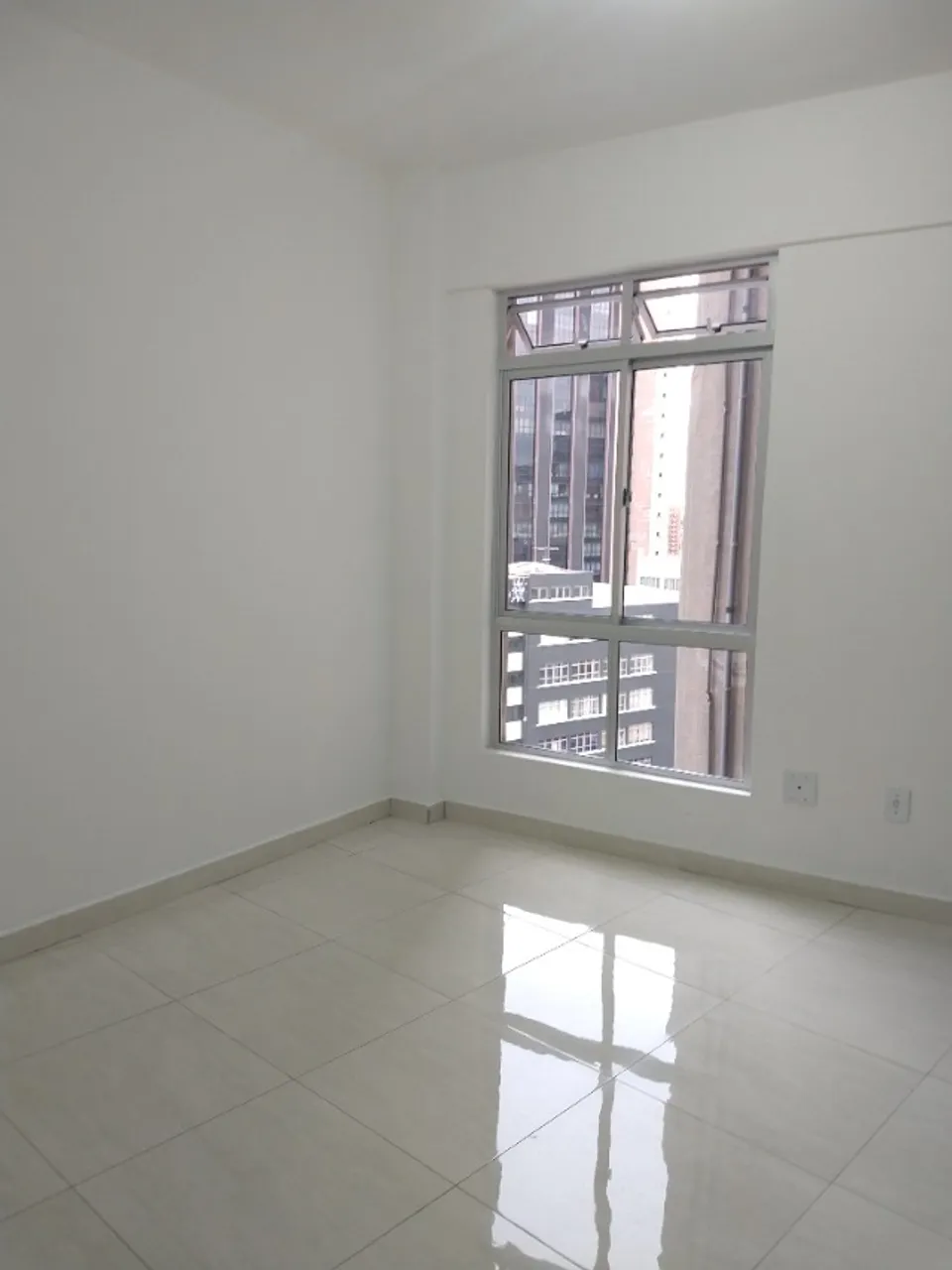 Alugue Direto com Proprietário - Sala Comercial - Praça Zacarias - 38 m2