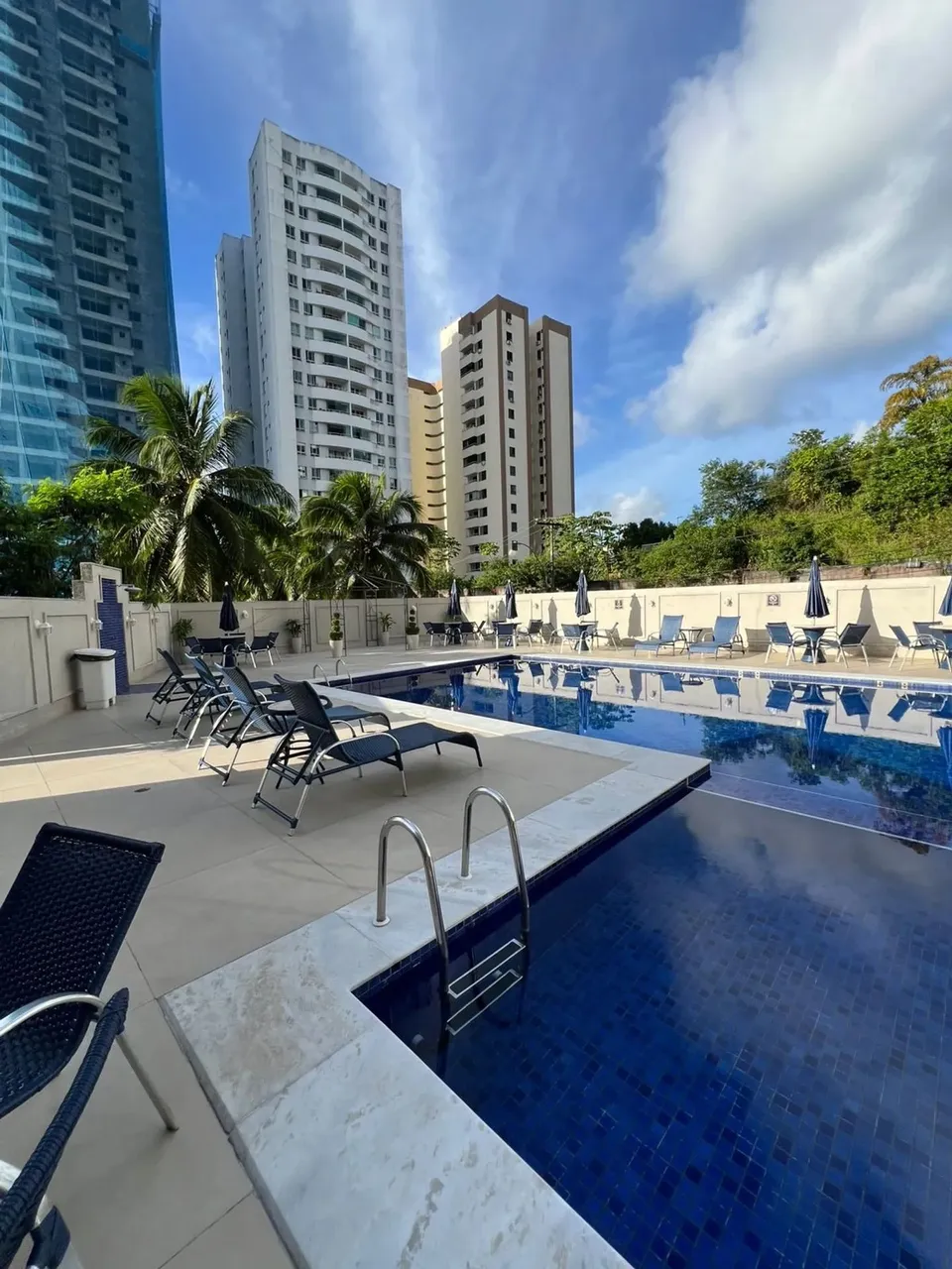 Alugo Apartamento na Paralela
