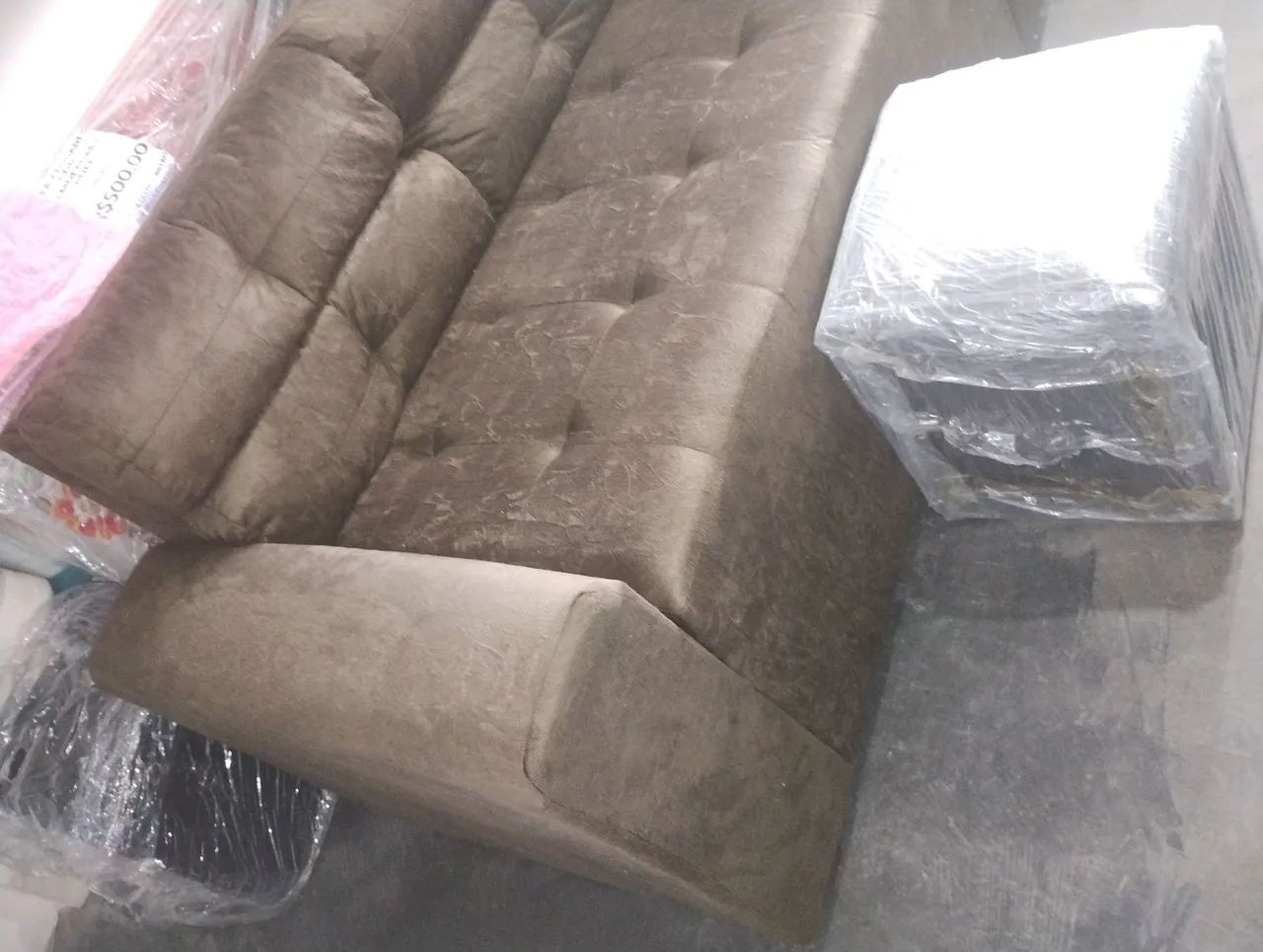 SOFÁ 2 LUGARES MARROM SUEDE NOVOS - ENTREGA GRÁTIS  - Foto 4