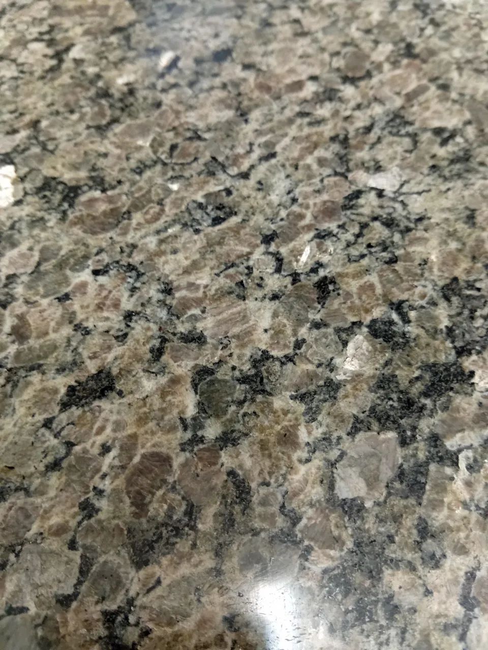 Mesa com tampo de granito cinza com três cadeiras  - Foto 4