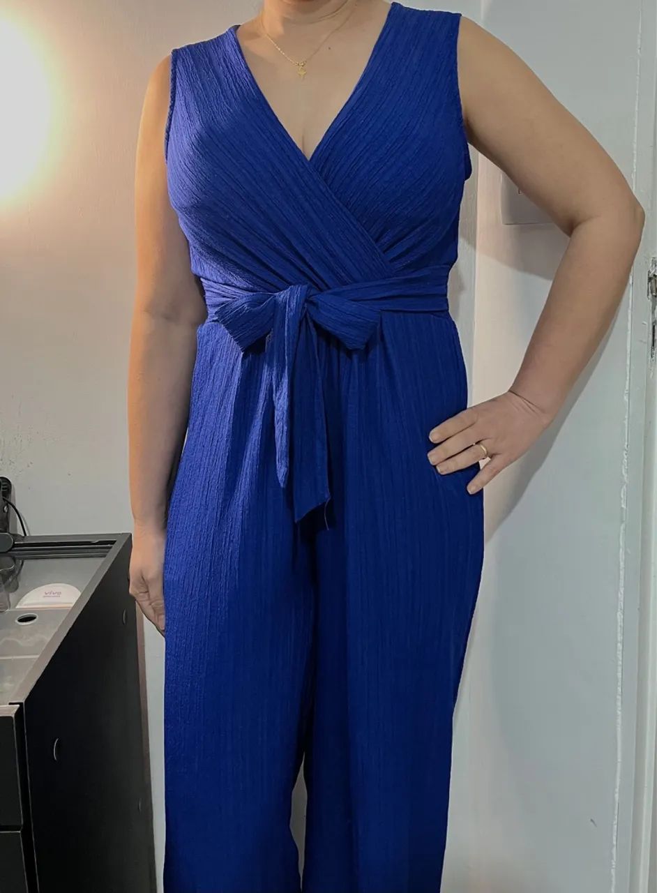 Macacão Azul Elegante