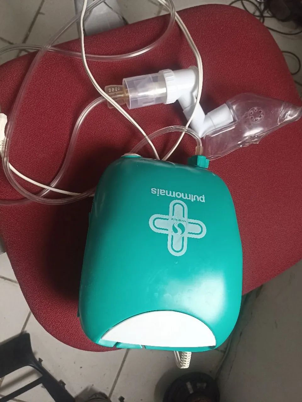 Aparelho inalador nebulizador pneumático pulmonar funcionando tratamento respiratorio  - Foto 2