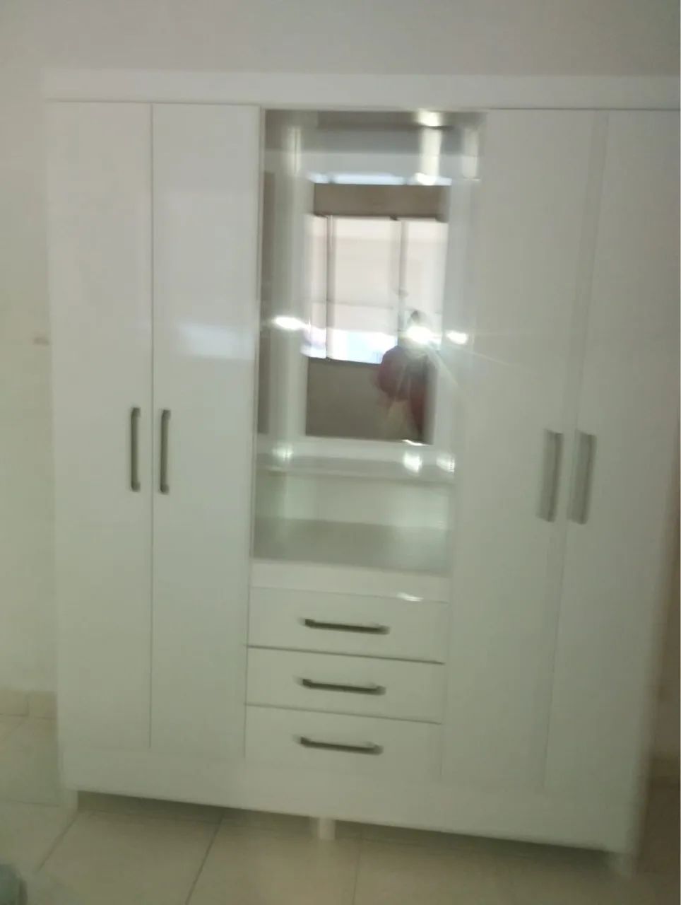 Cama casal e guarda roupa 