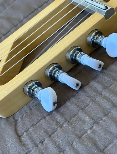 Ukulele Risa Stick Soprano Elétrico + Bag original - Importado - Foto 4