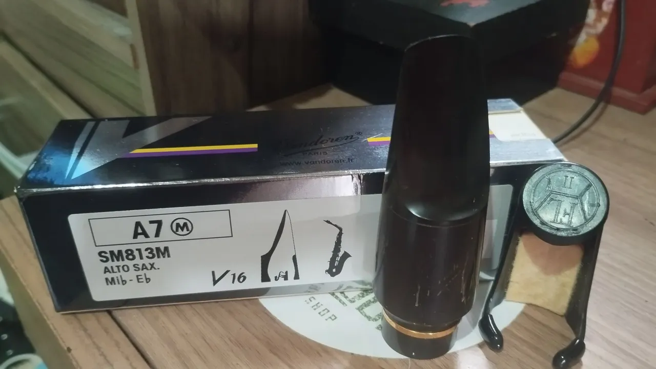 Boquilha sax alto vandoren V16 a7 SM813M