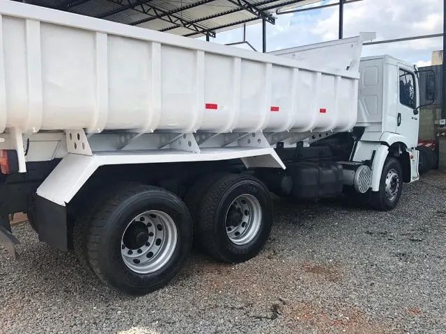 Vw 24250 6x2 caçamba ano 2010 - Foto 4