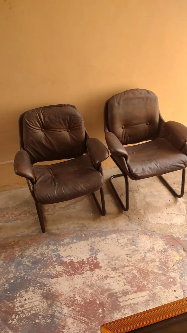 Belíssimo par de poltronas 