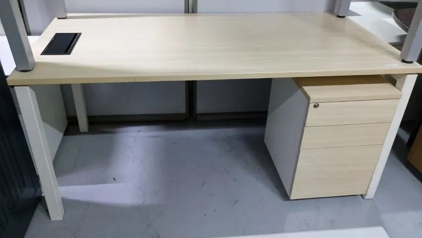 Mesa de Escritório com Gaveteiro Marfim  - Foto 2