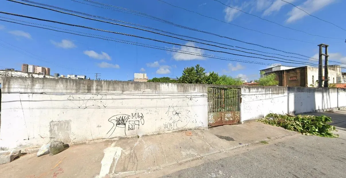 Excelente Oportunidade! Ideal para Investidores . Terreno c/ 1.804m², totalmente murado, c