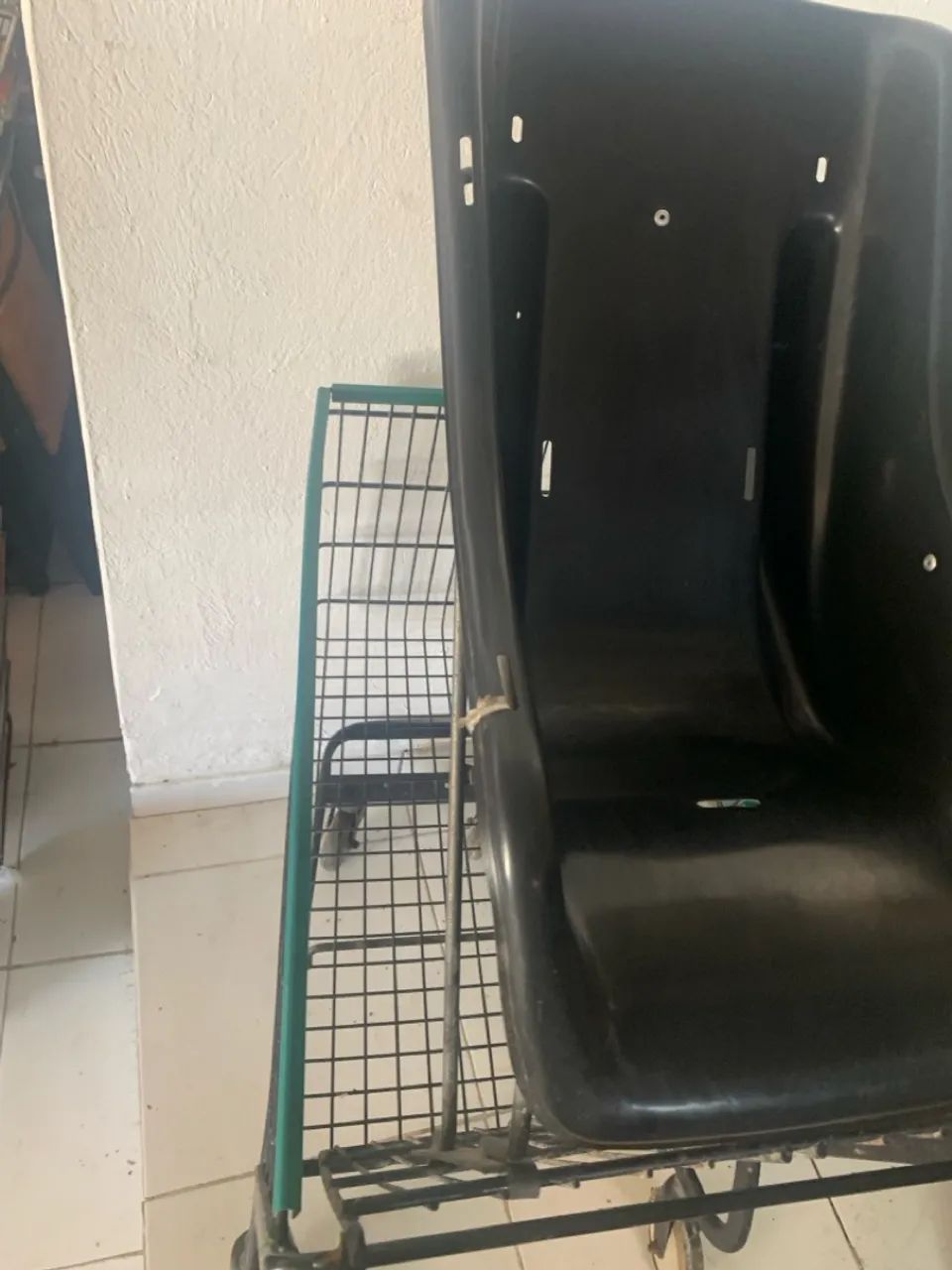 Carrinho de compras com assento infantil - Foto 2