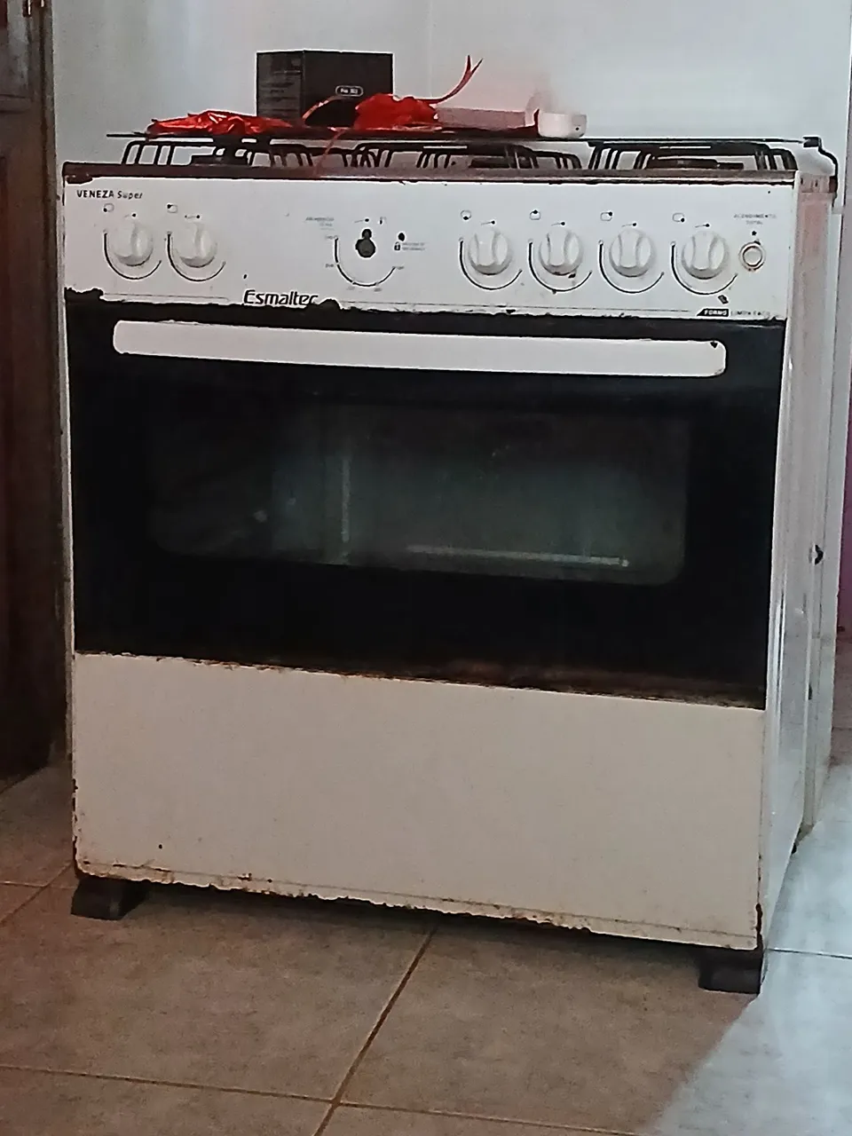 SOM, FOGÃO E GELADEIRAS 700 REAIS
