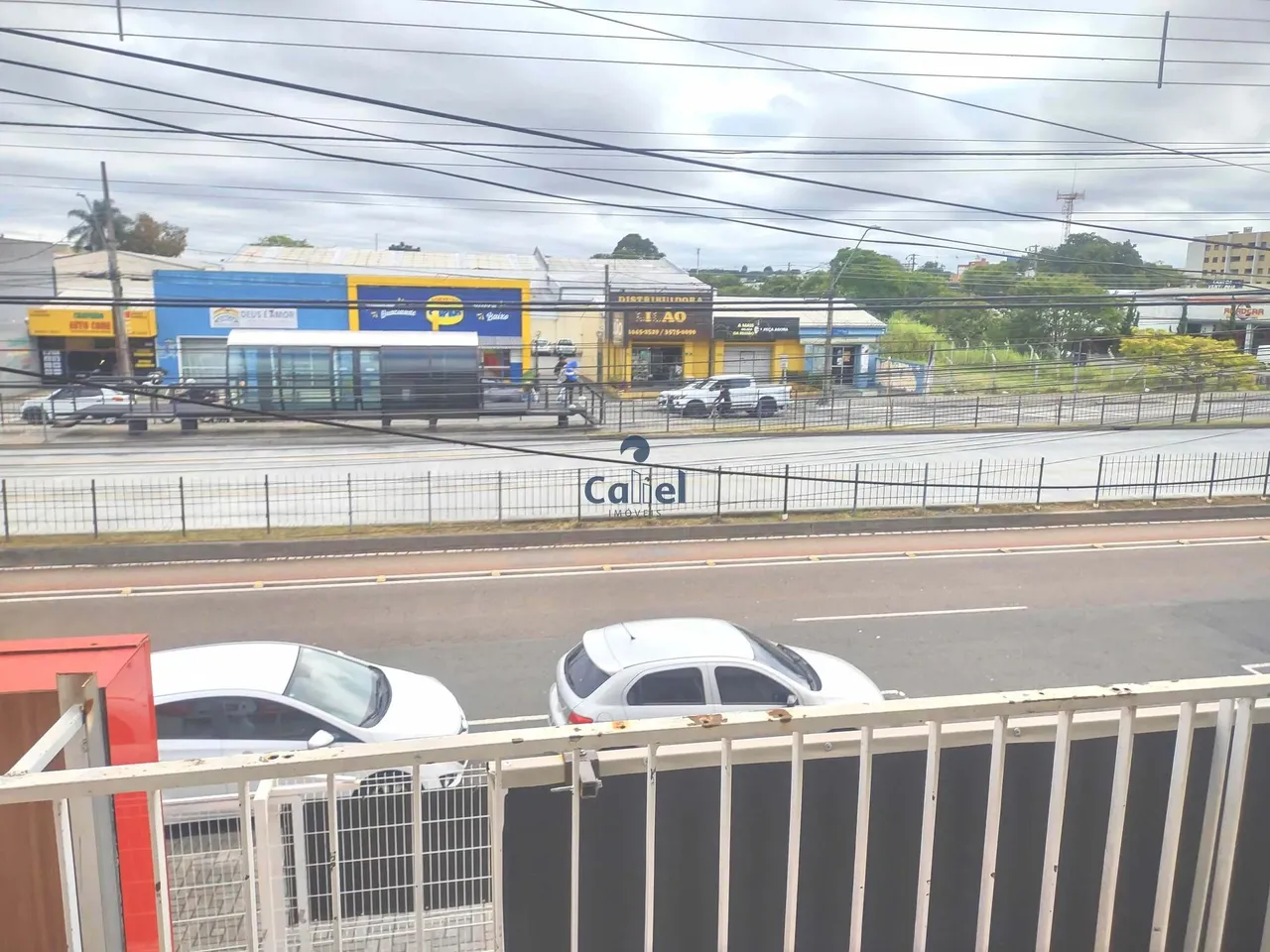 Ap. com sacada bem localizado