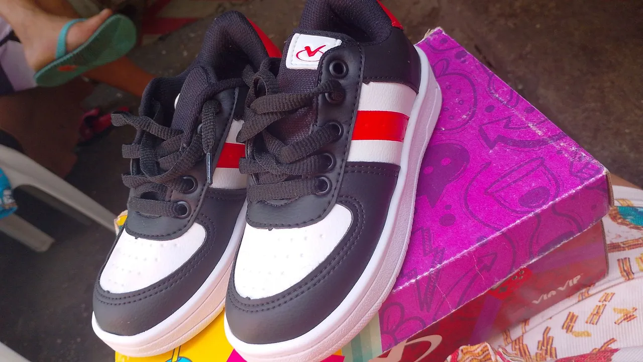 Tênis Infantil Preto, Branco e Vermelho - Via VIP
