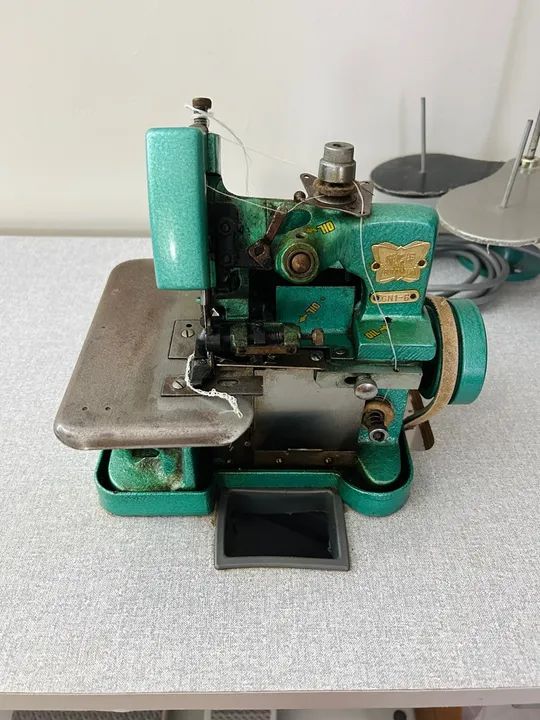 Máquina de Costura Overlock Semi-Industrial