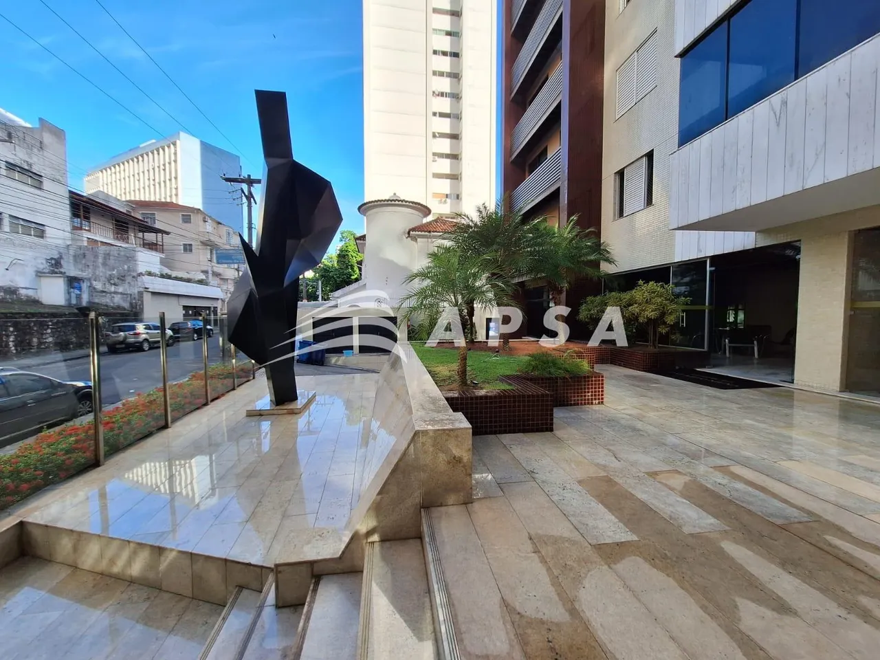 ÓTIMA OPORTUNIDADE NO CANELA. APARTAMENTO COM 2000 M² COMPOSTO POR 4 QUARTOS, SENDO 1 SUÍT