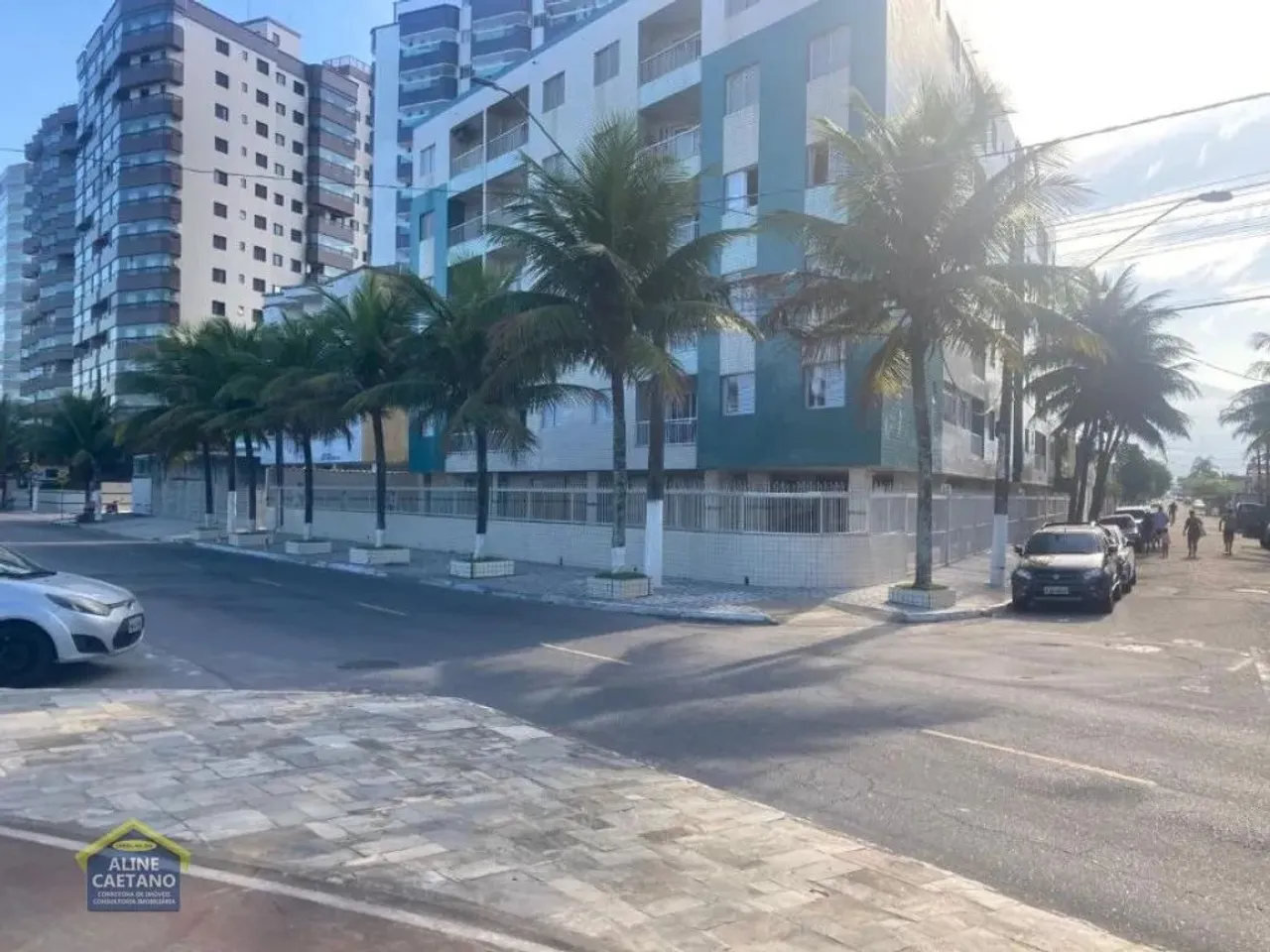 APTO 2 DORMS 1 SUÍTE, MOBILIADO, PRÉDIO FRENTE MAR APENAS R$328 MIL.