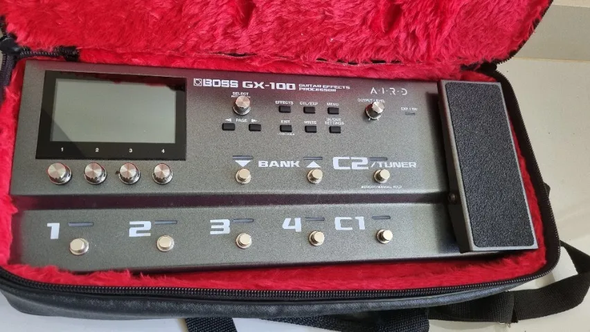 Pedaleira Boss GX-100