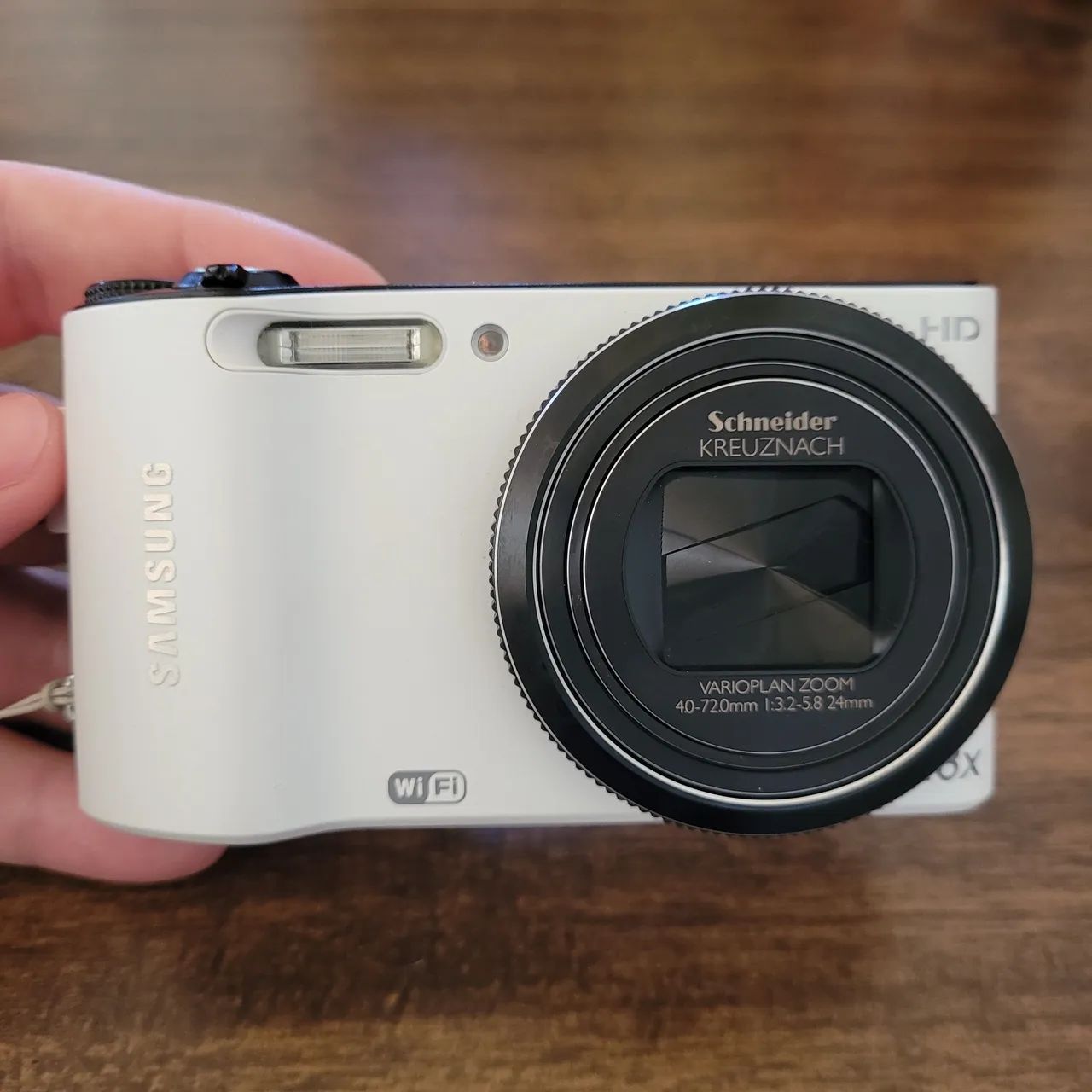 Camera Samsung WB150F 14.2 mega, Zoom 18x e Wi-Fi