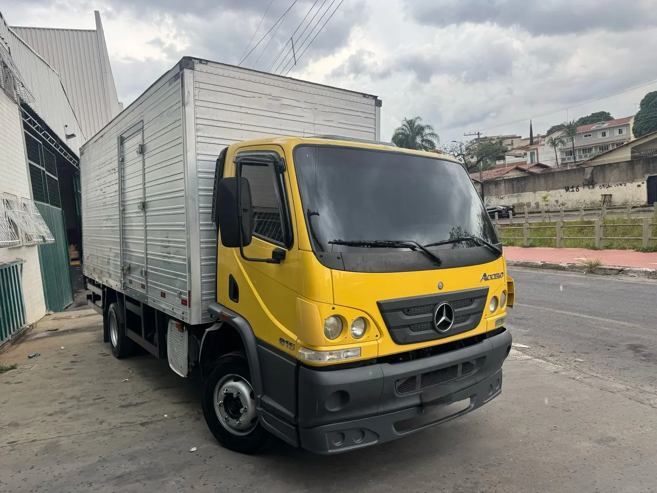 MERCEDES-BENZ Accelo 815 2p (diesel) (E5)