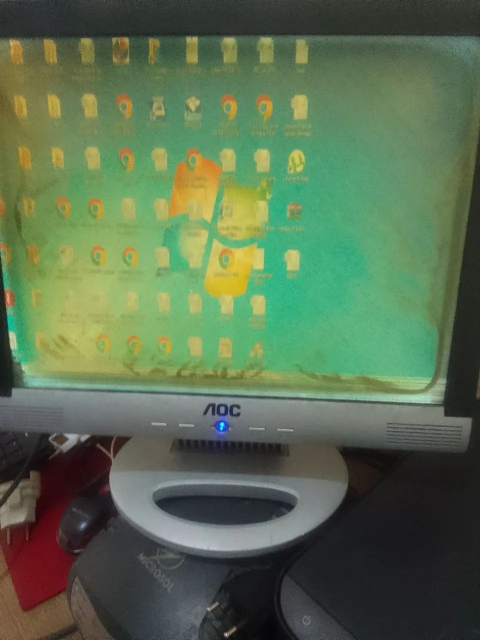 Monitor Aoc 15 polegadas com manchas funcionando  - Foto 3