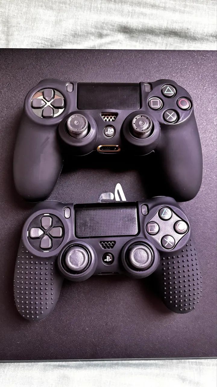 Ps4 pro Com 2 controles + Jogos  - Foto 4