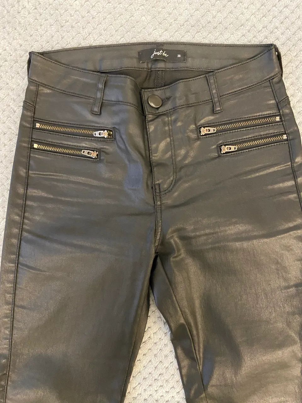 Calça de couro 