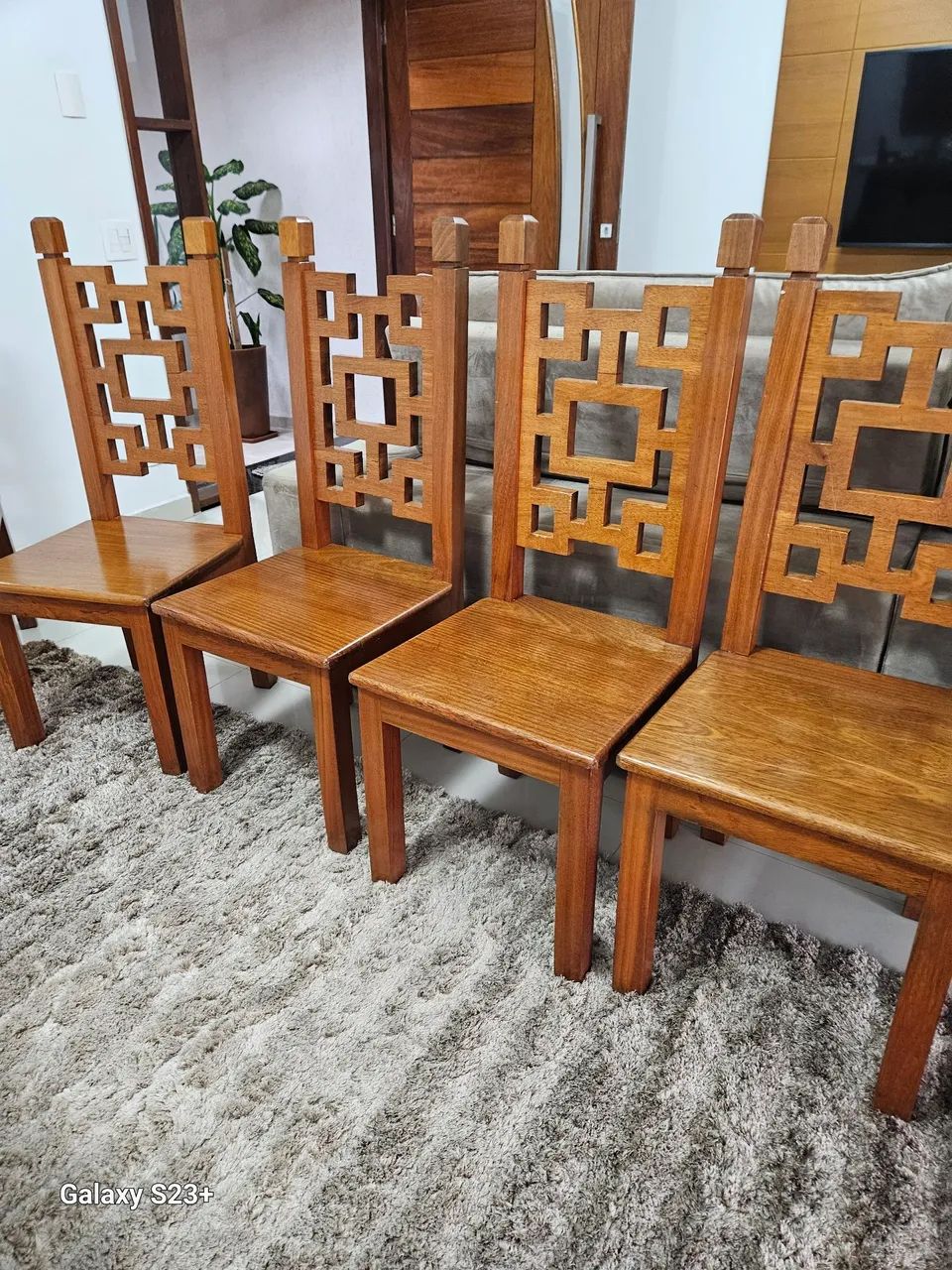 Conjunto de 06 cadeiras de jantar em madeira, design moderno  moderno  - Foto 2