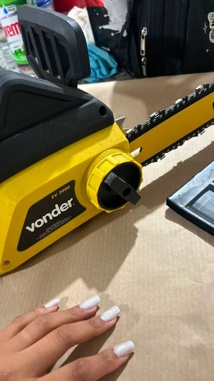 Eletroserra Vonder 2000w