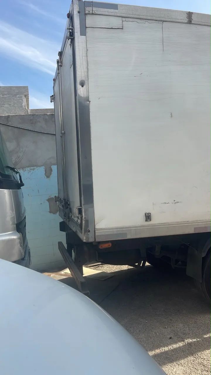 Baú para iveco - Foto 4