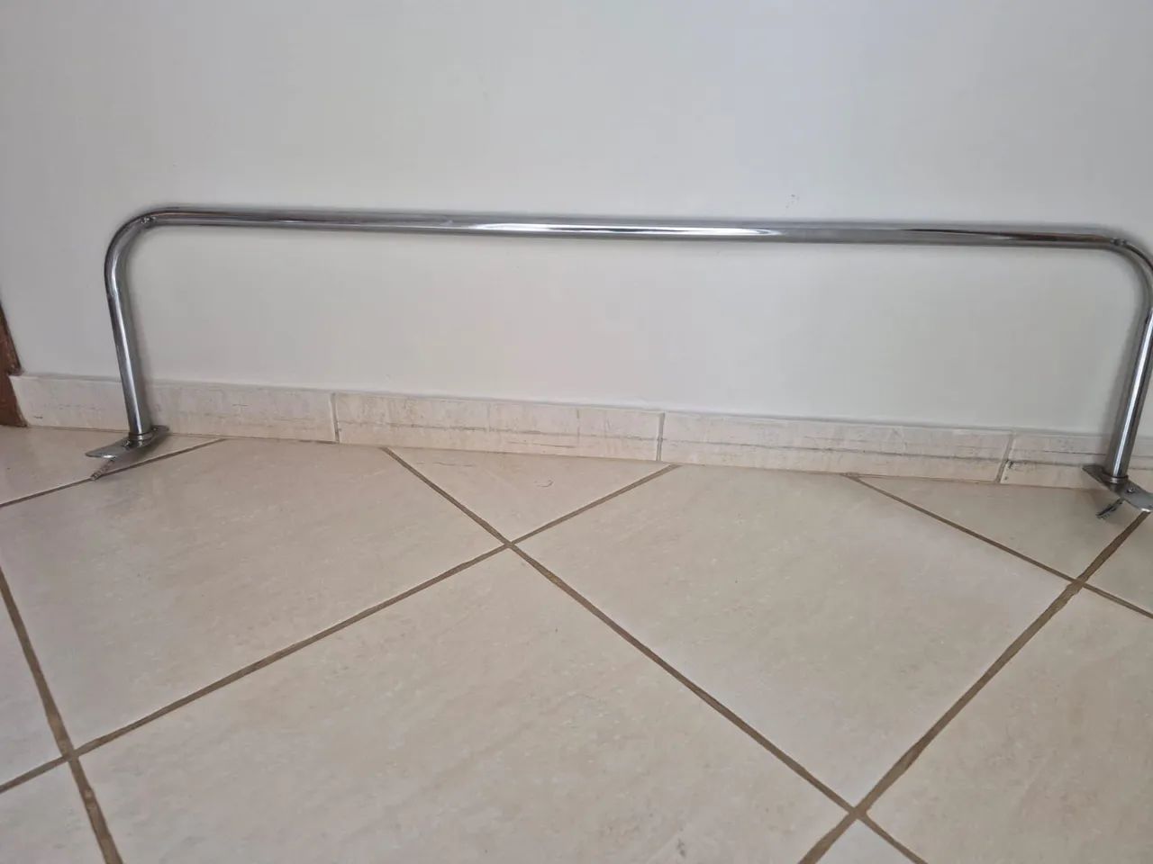 Arara de parede cromada inox 