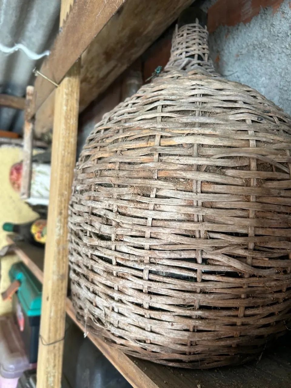 Garrafão de vinho antigo 