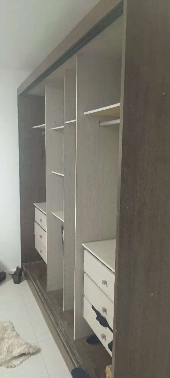 Guarda-Roupa Grande com Espelho - Moderno e Conservado - Foto 4