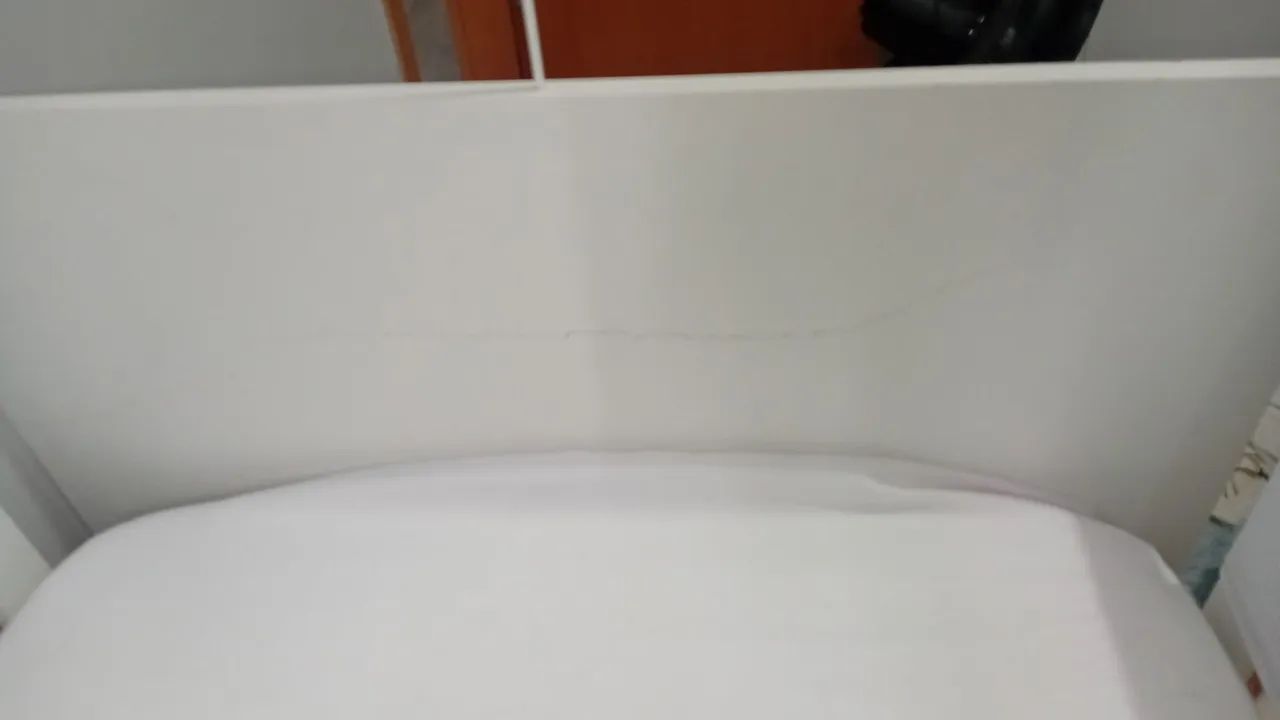 Berço com pequena avaria 