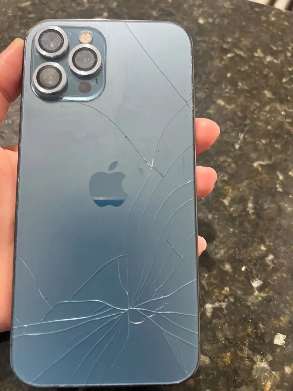 Vendo iPhone 12 Pro Max tá com a tampa traseira trincada  - Foto 4