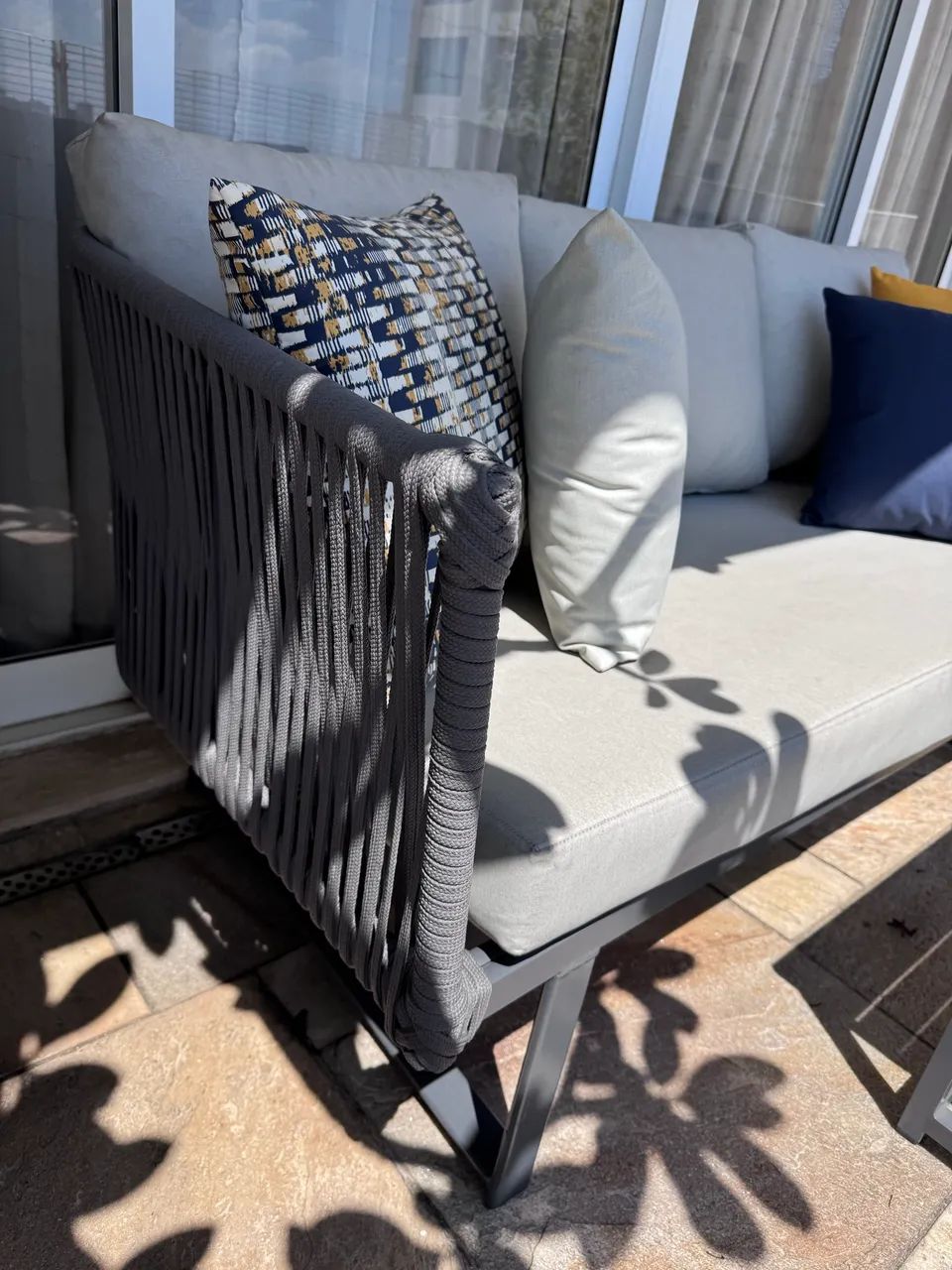 Sofa corda nautica cinza externo com mesa de centro para Jardim e Varanda - Foto 5