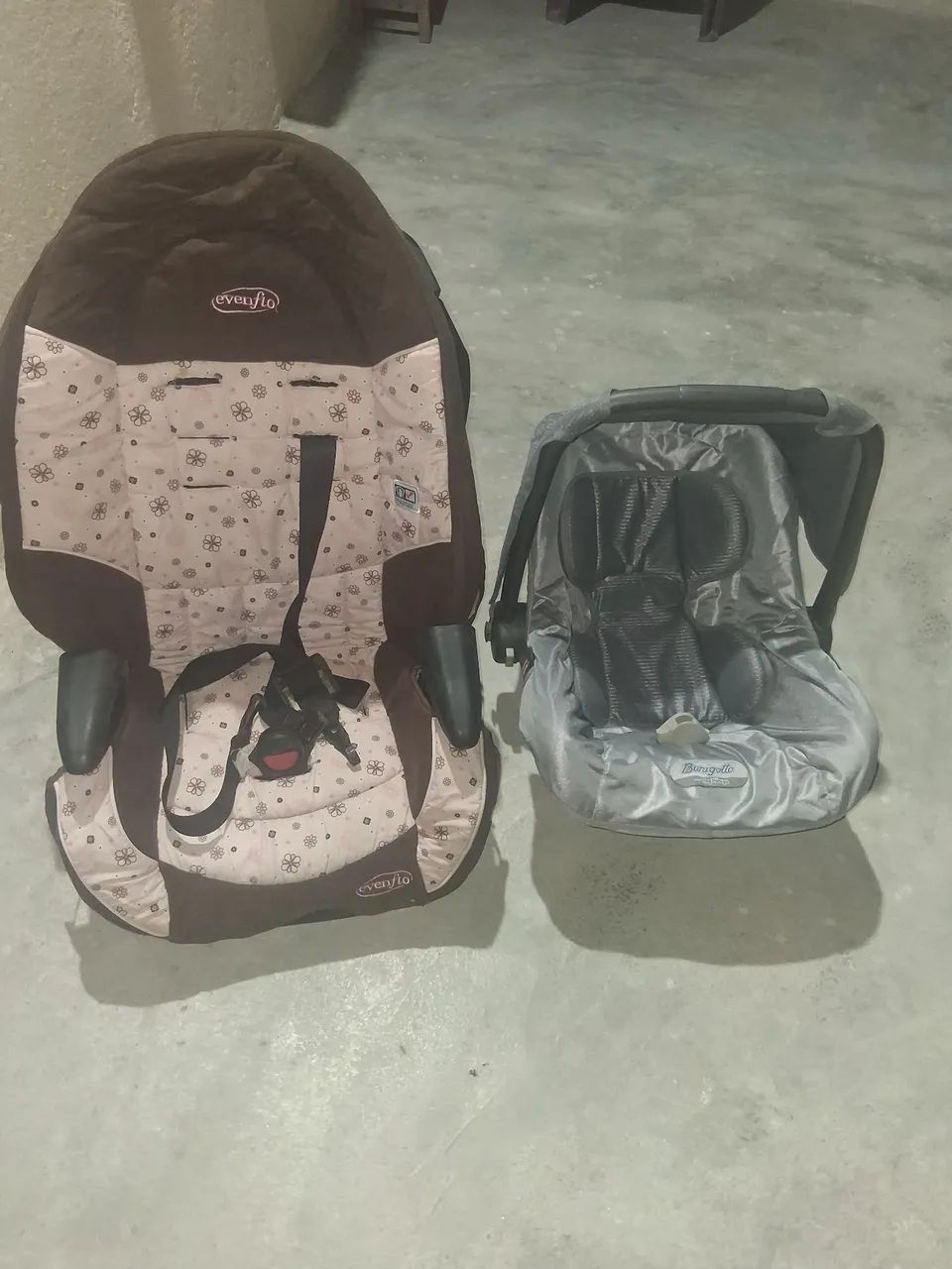 Cadeira e bebe conforto