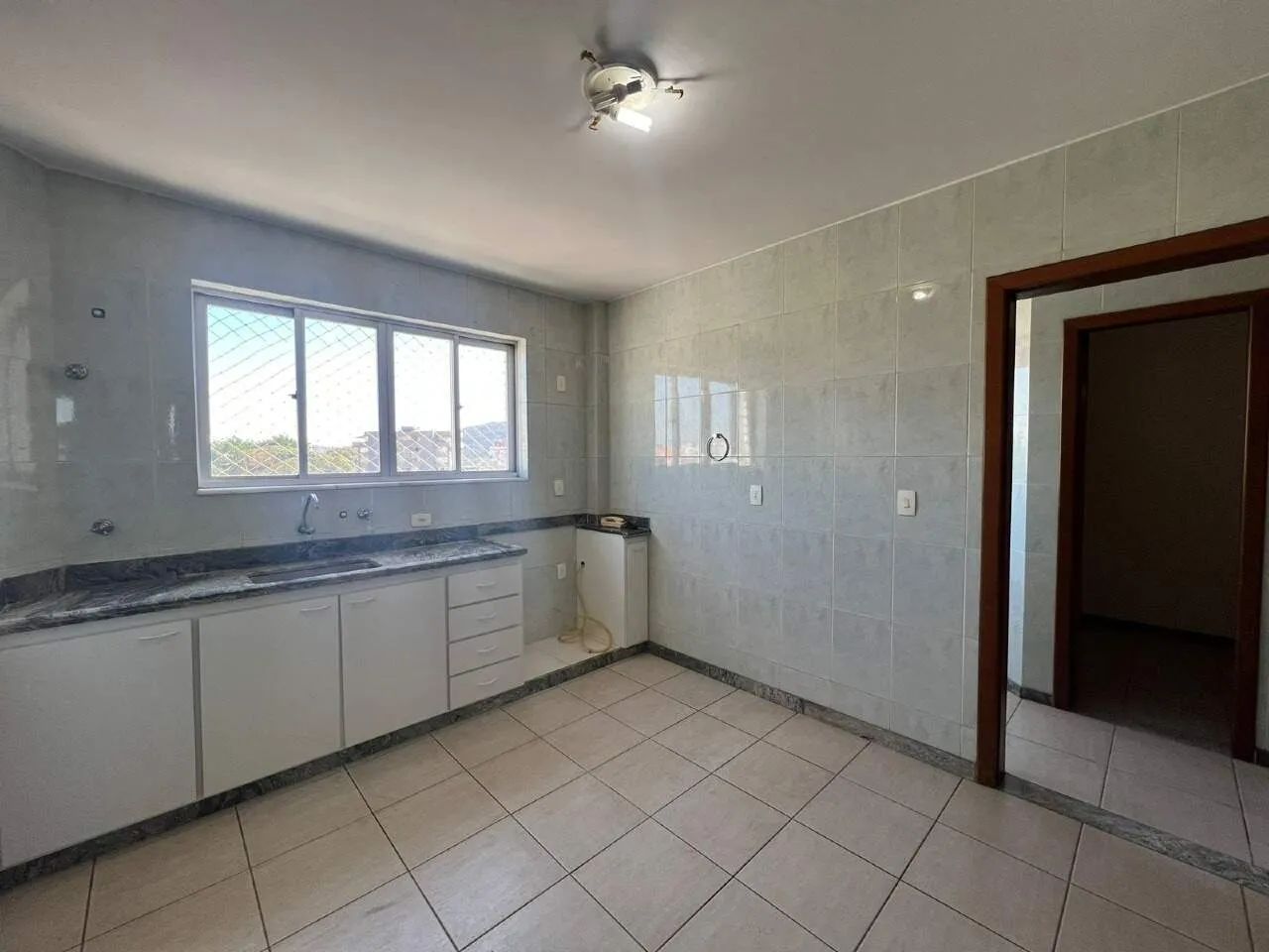Alugo apartamento em Itaúna com excelente localização! - Foto 2