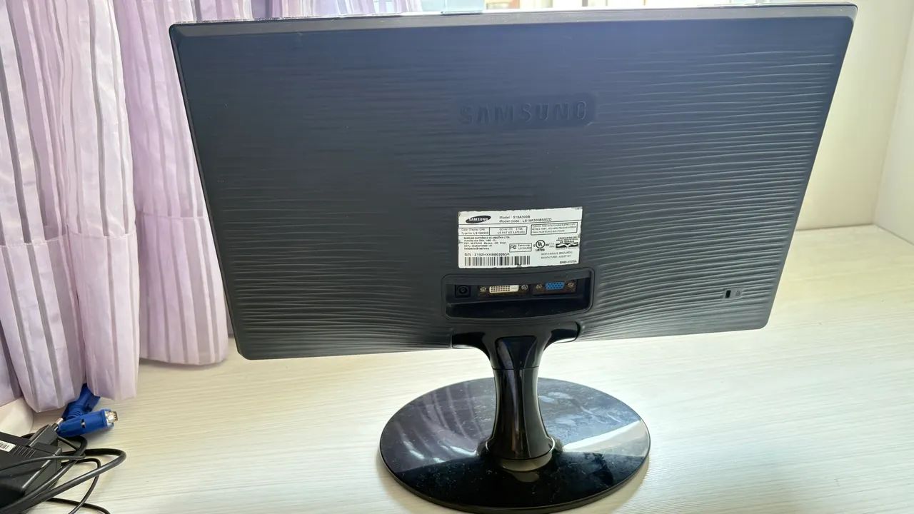 Monitor Samsung LCD 18,5 polegadas S19A300B USADO - Foto 2