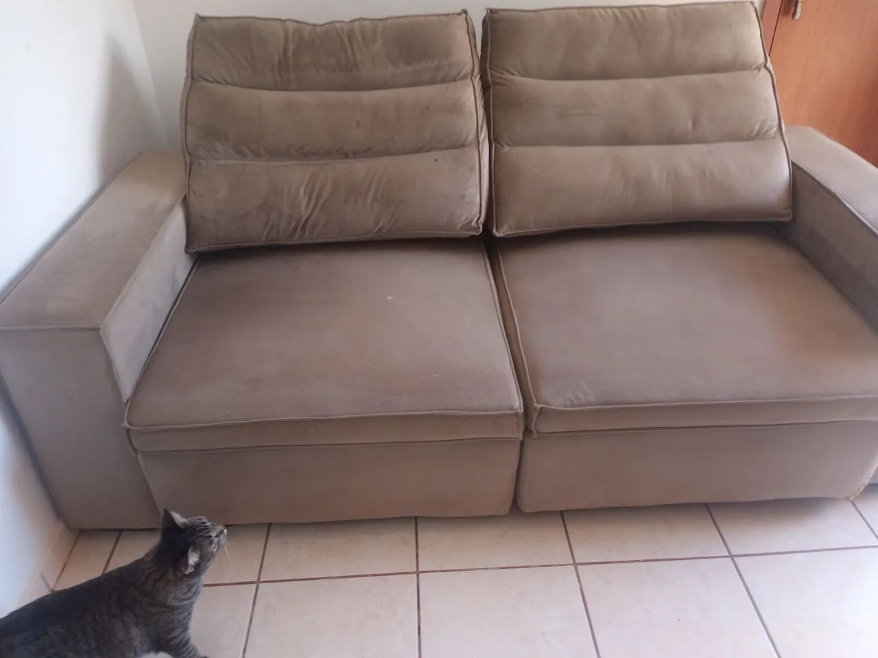 Three-seater upholstered sofa65570246725505121